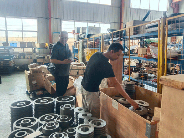 Bienvenue aux amis étrangers pour visiter notre entreprise et commander des machines ! Bienvenue aux amis étrangers pour visiter notre entreprise et commander des machines !