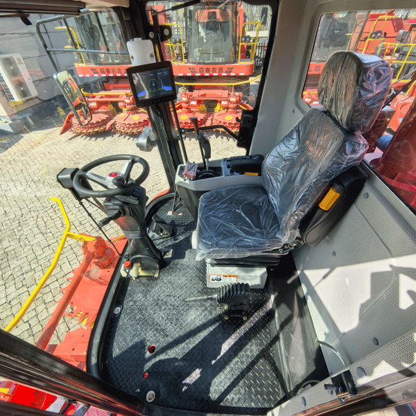 Vente en gros 4QZ‑2600 de bonne qualité, quatre rouleaux, alimentation horizontale, automotrice, 320 ch, diesel, prise de force, ensileuse pour ferme