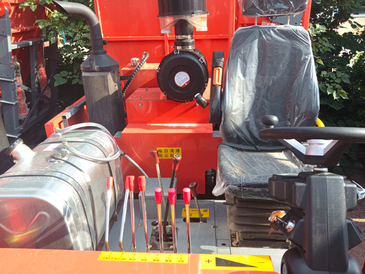 Approvisionnement d’usine 4Qz-1600 moissonneuse-hacheuse de tiges de maïs ensilage automotrice diesel haute performance 175 ch adaptée à l’alimentation du bétail